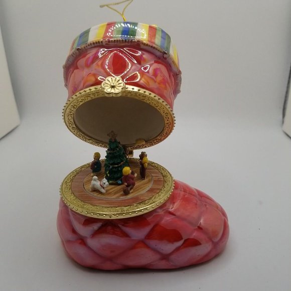 Mr. Christmas Holiday Porcelain Music Box Stocking Musical 12 days of Christmas - Picture 2 of 11